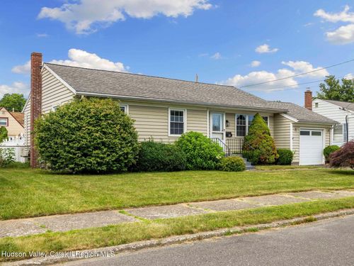 35 Amsterdam Ave, Kingston, NY, 12401-1801 | Card Image