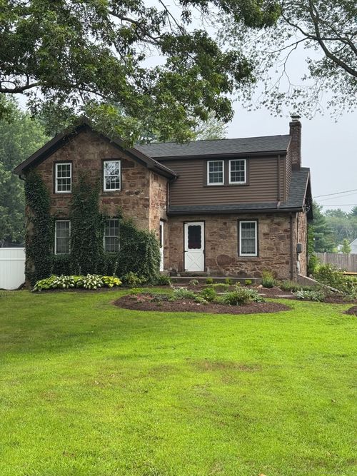 200 Firetown Rd, Simsbury, CT, 06070-1944 | Card Image