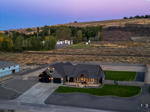 14221 S Abigail Pl, Kennewick, WA, 99336 | Card Image