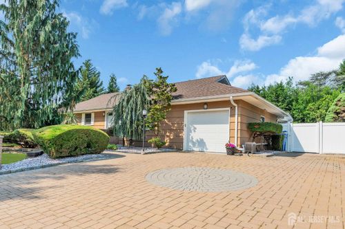 77 Michael Rd, Spotswood, NJ, 08884-1371 | Card Image