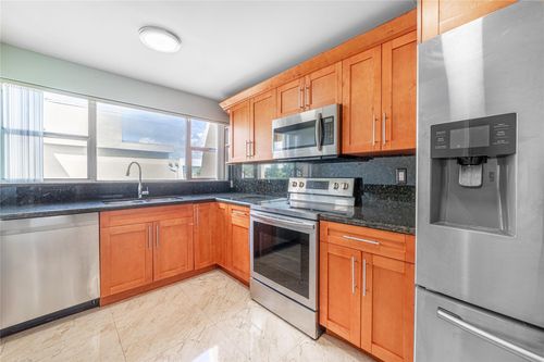 apt-401-942 Ne 199th St, Miami, FL, 33179-3092 | Card Image