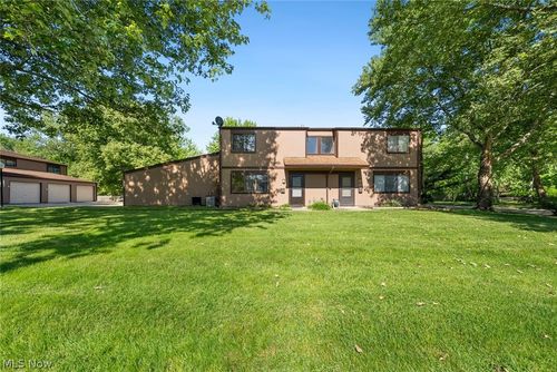 9588 Fernwood Dr, Olmsted Falls, OH, 44138-2607 | Card Image