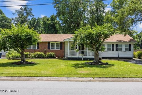 613 Maple St, Jacksonville, NC, 28540-6615 | Card Image