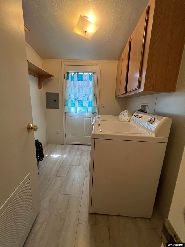 664 Evergreen Dr, House attached with 3 bedrooms, 2 bathrooms and null parking in Mountain View WY | Image 9
