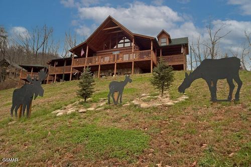 1902 Bluff Ridge Rd, Sevierville, TN, 37876-2643 | Card Image