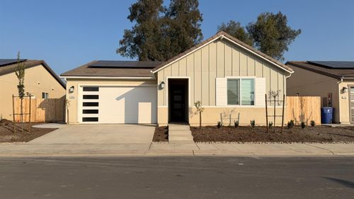 2153 N Renn Ave, Clovis, CA, 93619-7755 | Card Image