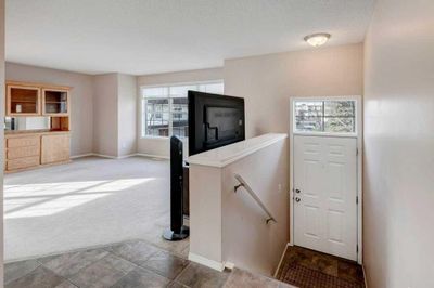 39 Tuscany Springs Gdns Nw, Townhouse with 2 bedrooms, 2 bathrooms and 4 parking in Calgary AB | Image 2