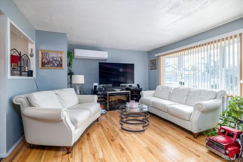 33 Lukens Ave, Brentwood, NY, 11717-3821 | Card Image