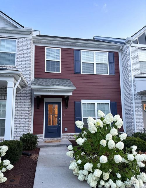 221 Holywell Dr, Gallatin, TN, 37066-4930 | Card Image