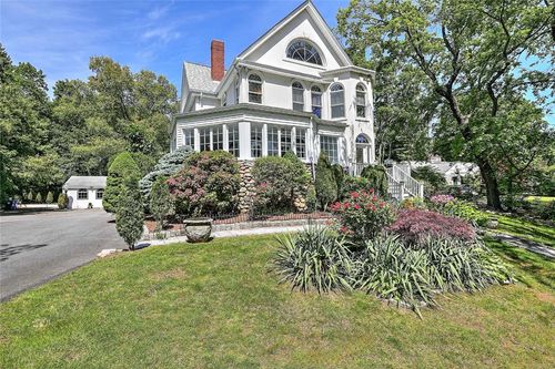 247 Oaklawn Ave, Cranston, RI, 02920-3822 | Card Image
