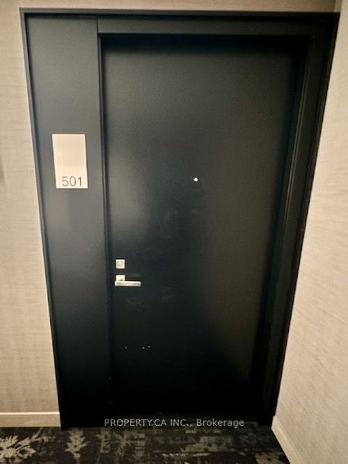 501-31 Tippett Rd, Toronto, ON, M3H0C8 | Card Image