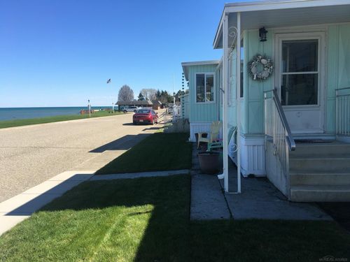127 Shoreline Dr E, Port Sanilac, MI, 48469-9766 | Card Image