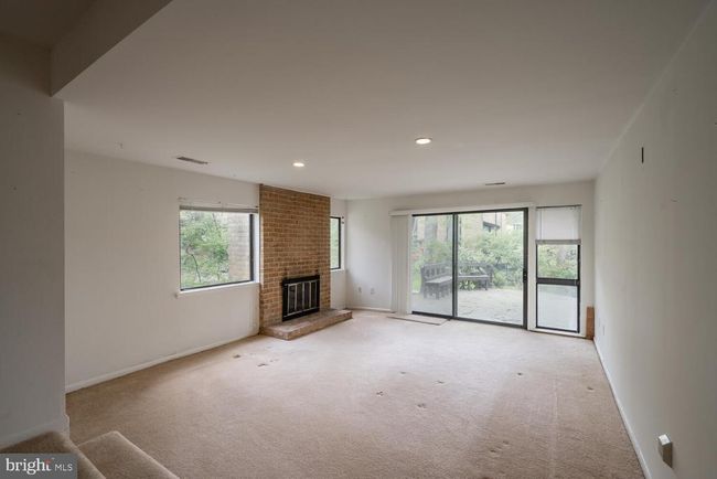 2029 Lakebreeze Way, Townhouse with 4 bedrooms, 4 bathrooms and null parking in Reston VA | Image 19