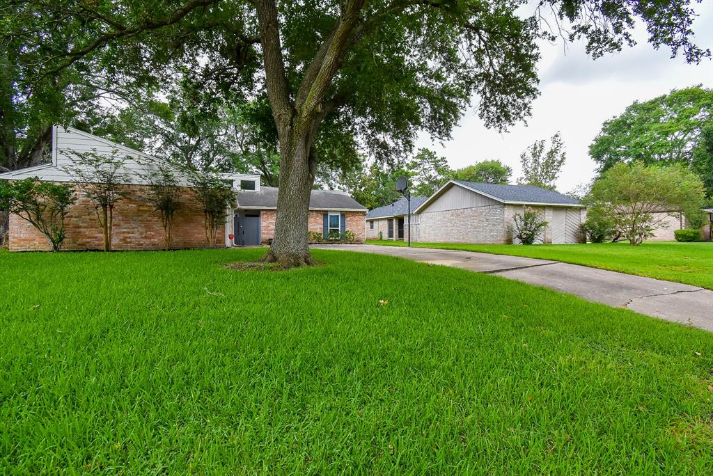 Lake Sherwood Dr, Katy, TX 77450