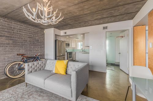 24-7601 E 2nd St, Scottsdale, AZ, 85251-5742 | Card Image