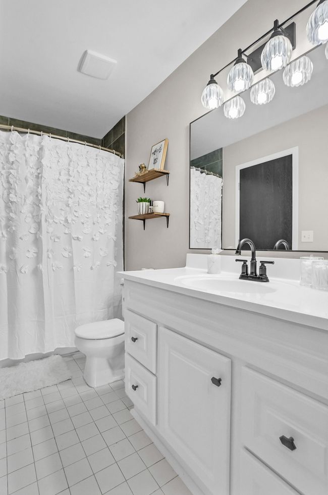 525 Winwood Cir, Condo with 2 bedrooms, 2 bathrooms and null parking in Walled Lake MI | Image 28