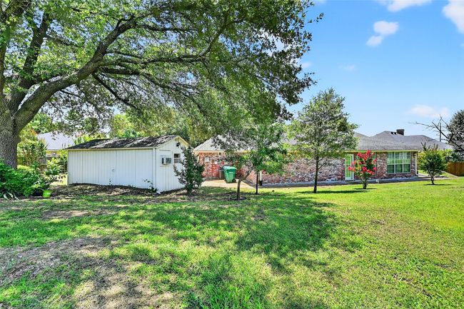 2107 Meadows Cir, House other with 3 bedrooms, 2 bathrooms and null parking in Sherman TX | Image 32
