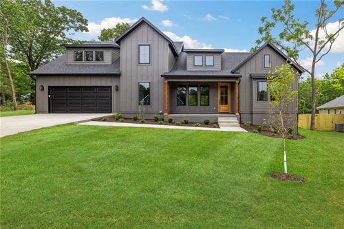 5 Mcginnis Ln, Bella Vista, AR, 72715-6037 | Card Image