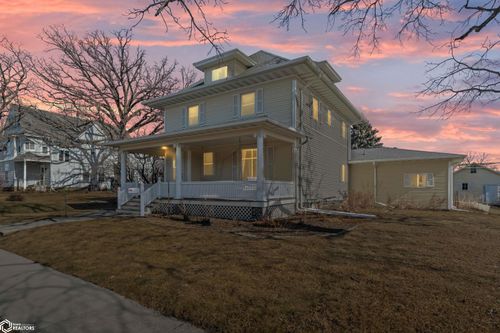 621 6th St, Nevada, IA, 50201-2213 | Card Image