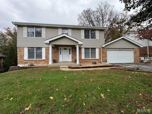 12383 Woodline Dr, Saint Louis, MO, 63141-7435 | Card Image
