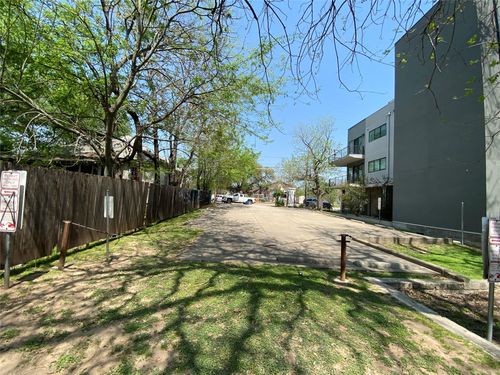1613 E 7th St, Austin, TX, 78702-3325 | Card Image