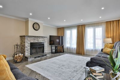 69 Mullen Dr, House other with 3 bedrooms, 4 bathrooms and 4 parking in Ajax ON | Image 1