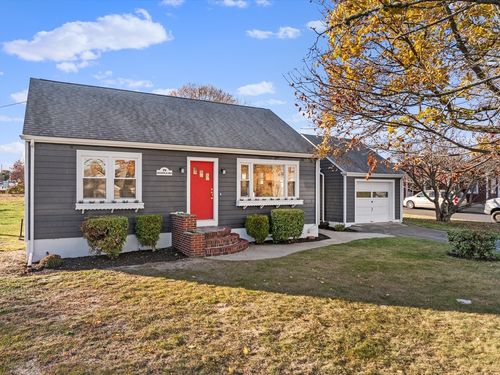 79 Middle Rd, Acushnet, MA, 02743-2640 | Card Image