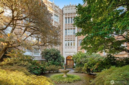 apt-202-5810 Cowen Pl Ne, Seattle, WA, 98105-2526 | Card Image