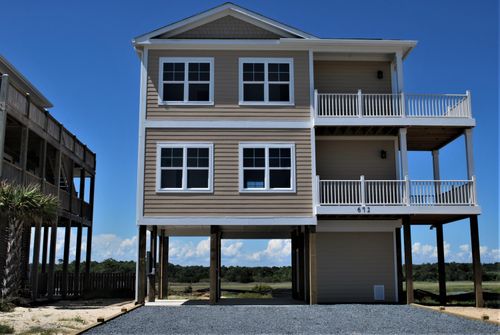 672 Ocean Blvd W, Holden Beach, NC, 28462-1804 | Card Image