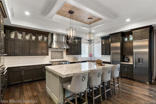 3888 Thatcher Dr, Rochester Hills, MI, 48309-4533 | Card Image