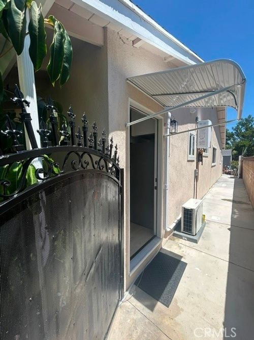 10132 B Lurline Ave, Chatsworth, CA, 91311-3224 | Card Image
