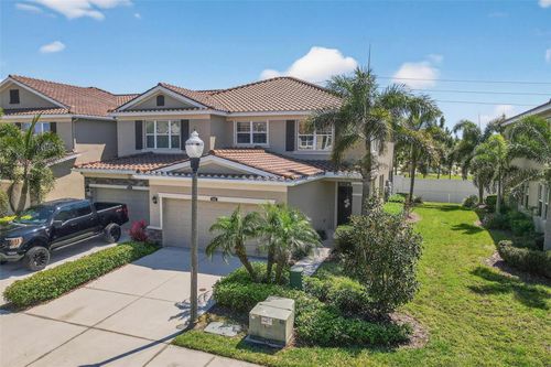 594 52nd Ter N, ST PETERSBURG, FL, 33703-2947 | Card Image
