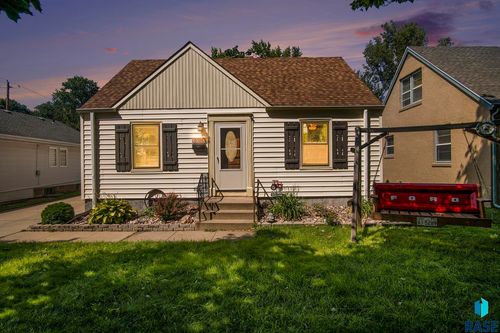 1016 W 7th St, Sioux Falls, SD, 57104-2806 | Card Image