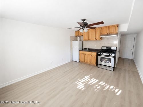 38 Pebble Ln, Staten Island, NY, 10305-3776 | Card Image