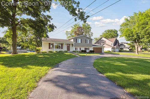 5100 Surfwood Dr, Commerce Township, MI, 48382-1345 | Card Image