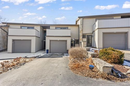 987 Lake Country Court, Oconomowoc, WI, 53066 | Card Image