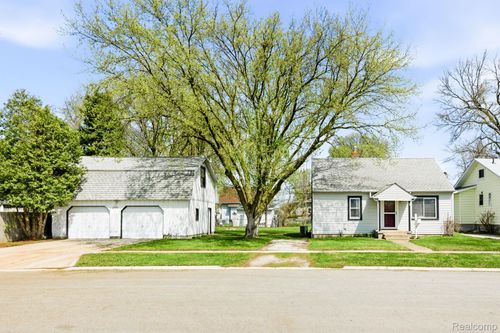 1517 Gordon St, Port Huron, MI, 48060-4221 | Card Image