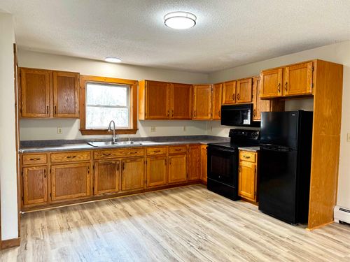 29 Cross St, Newport, VT, 05855-4996 | Card Image