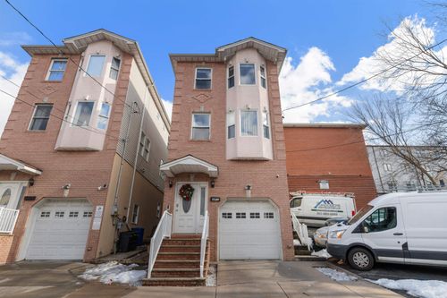 8512 Smith Ave, North Bergen, NJ, 07047-4355 | Card Image