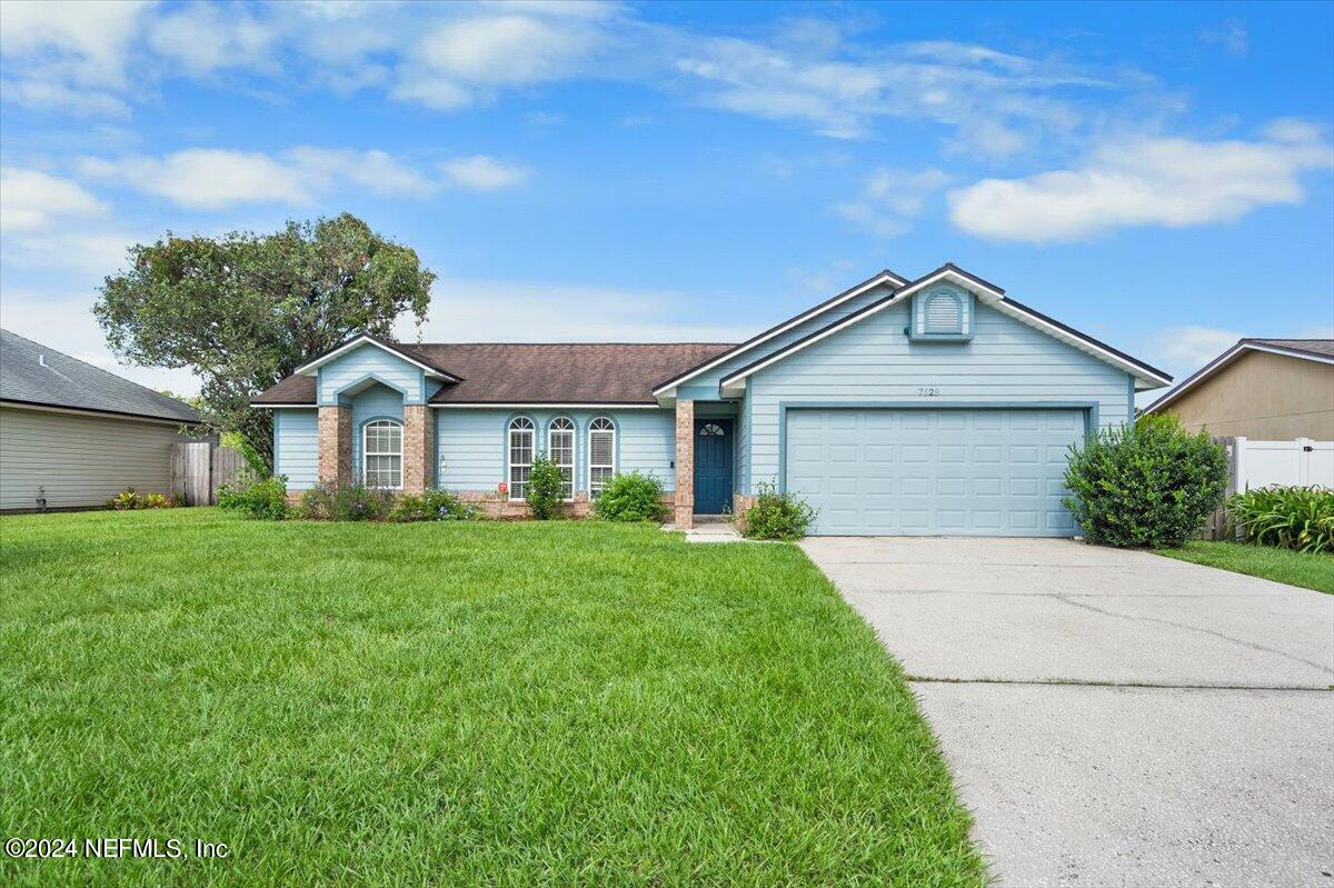 Chelmsford Dr, Jacksonville, FL 32244