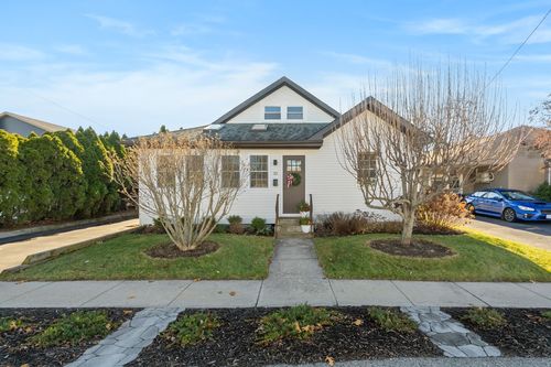 32 Country Club Dr, Warwick, RI, 02888-4913 | Card Image