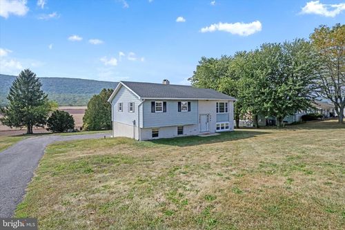 301 W Walnut St, VALLEY VIEW, PA, 17983-9730 | Card Image