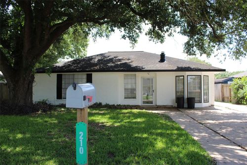 210 Brigadoon Ln, Friendswood, TX, 77546-3724 | Card Image