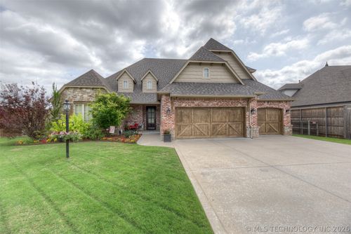 9505 N 144th East Ave, Owasso, OK, 74055-4952 | Card Image