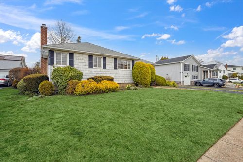 14 London Rd, Syosset, NY, 11791-6513 | Card Image