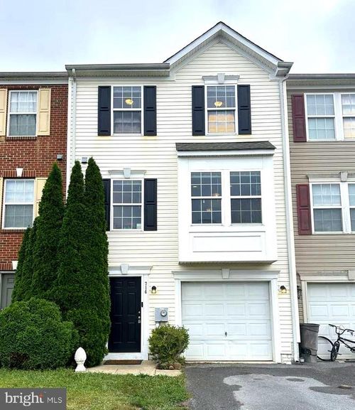714 Prentiss Point Pkwy, MARTINSBURG, WV, 25401-7402 | Card Image