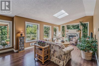 1680 Abbey Rd, House other with 3 bedrooms, 3 bathrooms and 4 parking in Qualicum Beach BC | Image 2