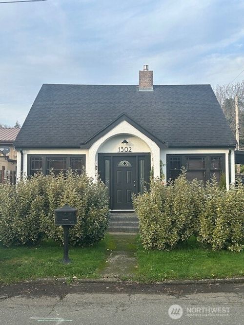 1302 W 5th St, Aberdeen, WA, 98520-3821 | Card Image