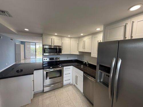 602-605 Oaks Dr, Pompano Beach, FL, 33069-3716 | Card Image