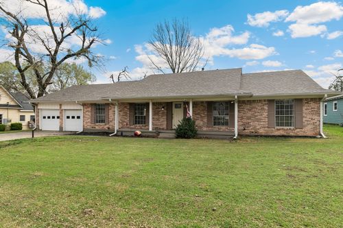 214 Center St, Whitesboro, TX, 76273-1704 | Card Image